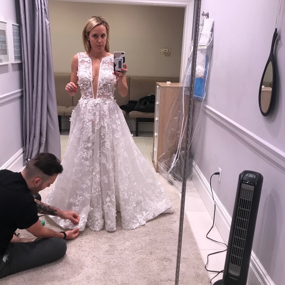 Tony Ward Wedding Gown- never worn! - Picture 1 of 4
